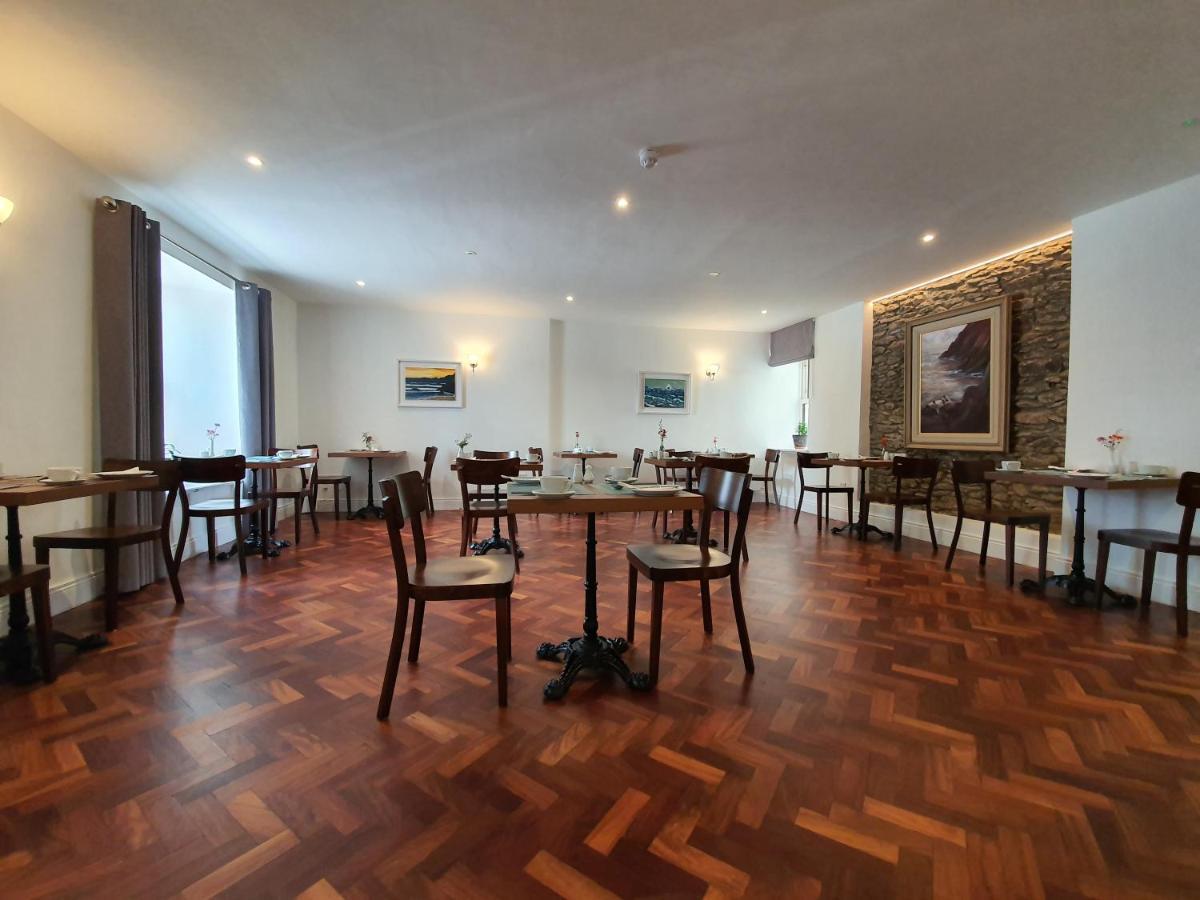Dingle Garden Townhouse Bed & Breakfast Dış mekan fotoğraf The dining room at the Old Post Office
