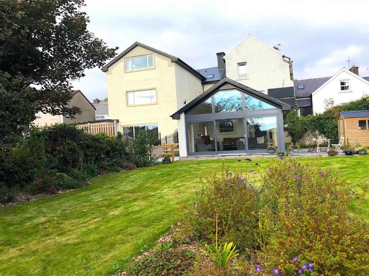 Dingle Garden Townhouse Bed & Breakfast Dış mekan fotoğraf The house of the artist in 2019