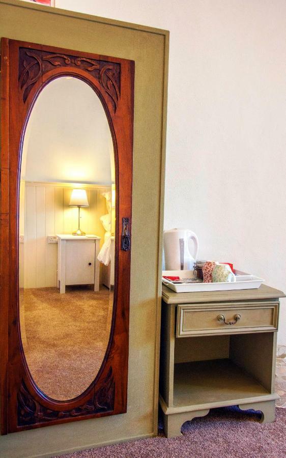 Dingle Garden Townhouse Bed & Breakfast Dış mekan fotoğraf A room at the hotel